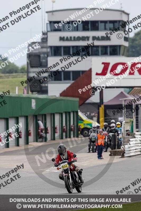 Vintage motorcycle club;eventdigitalimages;mallory park;mallory park trackday photographs;no limits trackdays;peter wileman photography;trackday digital images;trackday photos;vmcc festival 1000 bikes photographs